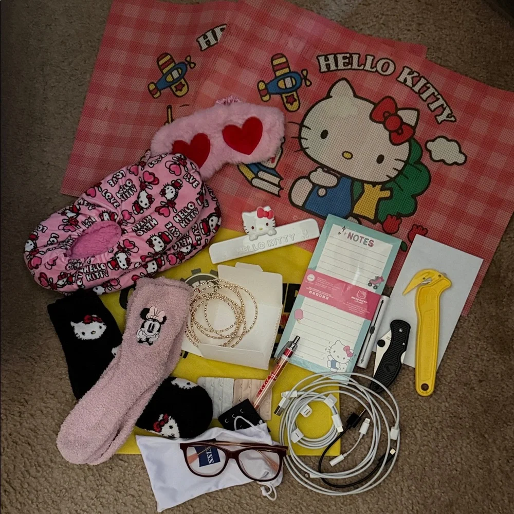 Hello Kitty Accessories - Picture 1 of 8